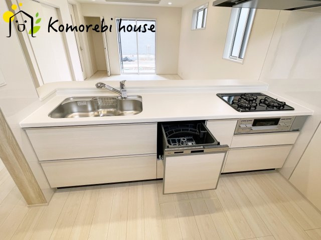 上尾市浅間台3丁目　3期　新築一戸建て　グランドールの丘　05のキッチン|コンパクトなキッチンで掃除もラクラク