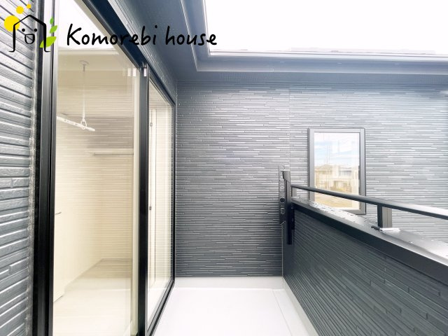 上尾市浅間台3丁目　3期　新築一戸建て　グランドールの丘　05のバルコニー|外からの目が気にならないバルコニーで洗濯物が干せます