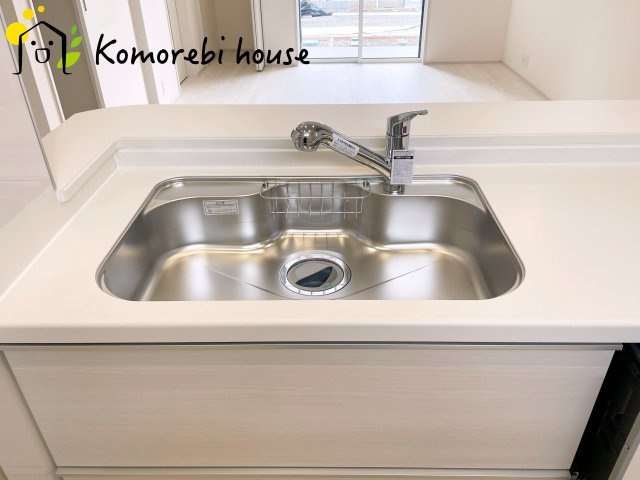 上尾市浅間台3丁目　3期　新築一戸建て　グランドールの丘　05のキッチン|コンパクトなキッチンで掃除もラクラク