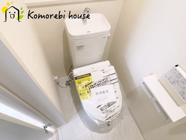 上尾市浅間台3丁目　3期　新築一戸建て　グランドールの丘　05のトイレ|落ち着いた色調のトイレです