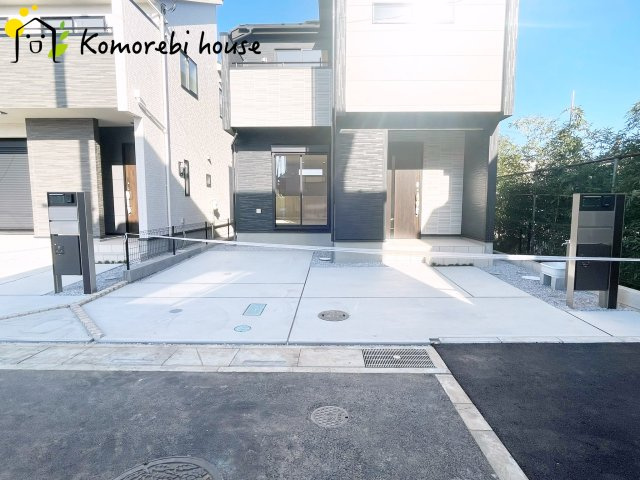 上尾市浅間台3丁目　3期　新築一戸建て　グランドールの丘　05の駐車場|駐車場に車を止められます