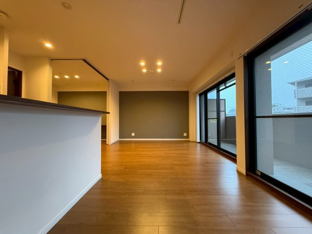 ユニライフ桃山台の居間・リビング