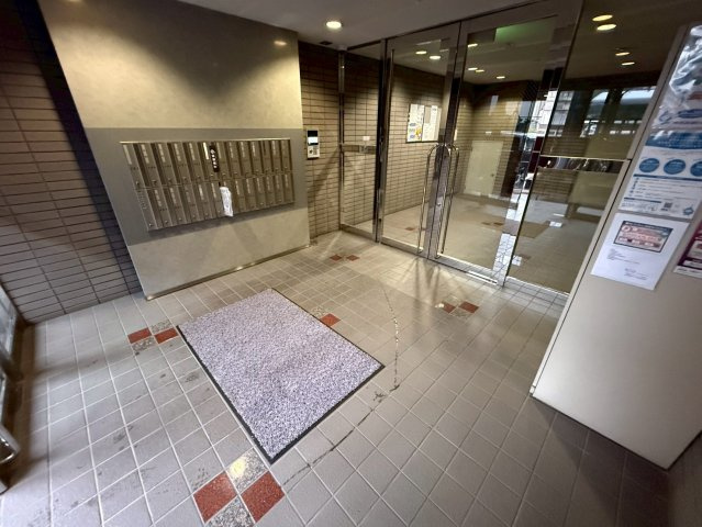 ユニライフ桃山台のエントランス