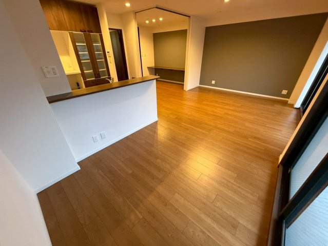 ユニライフ桃山台の居間・リビング