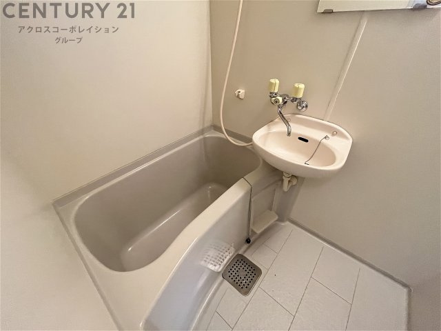 シンプルで清潔感のある浴室です！