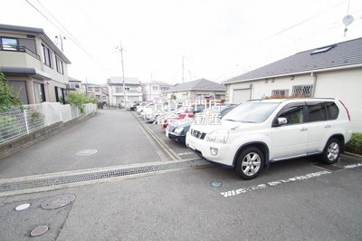 【駐車場】 | メゾン・フリーダム | 敷地内駐車場完備