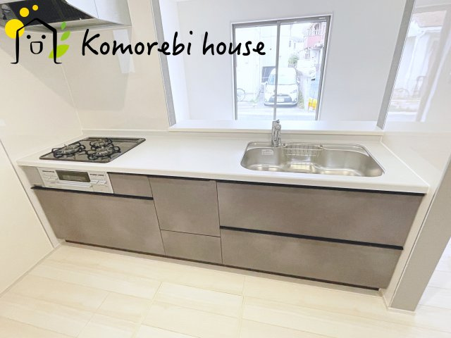 さいたま市見沼区堀崎町　新築一戸建て　リーブルガーデン　02のキッチン|コンパクトなキッチンで掃除もラクラク