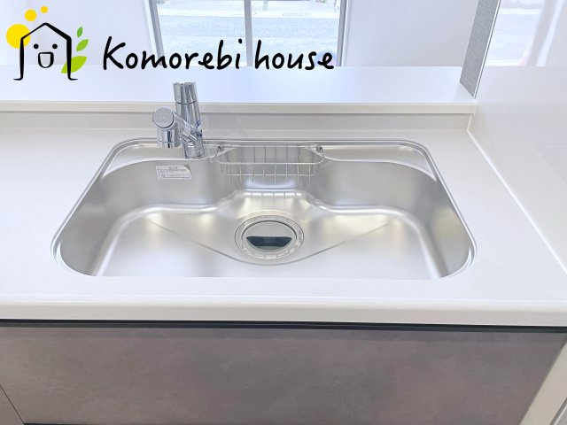 さいたま市見沼区堀崎町　新築一戸建て　リーブルガーデン　02のキッチン|お料理しやすいキッチンです