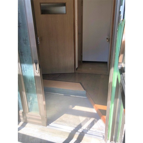 室蘭市知利別町2丁目11-11戸建の玄関