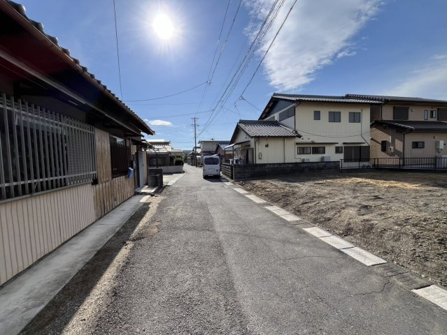 鈴鹿市西条2丁目 売土地の前面道路含む現地写真