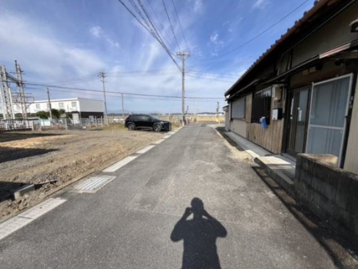 鈴鹿市西条2丁目 売土地の前面道路含む現地写真