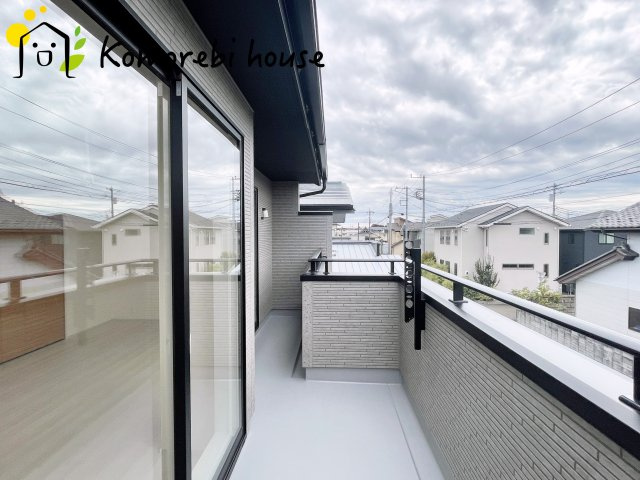 上尾市浅間台3丁目　3期　新築一戸建て　グランドールの丘　06のバルコニー|広々としたバルコニーです