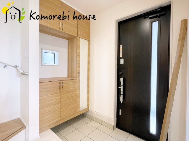 上尾市浅間台3丁目　3期　新築一戸建て　グランドールの丘　06の玄関|ゆったりとした玄関です