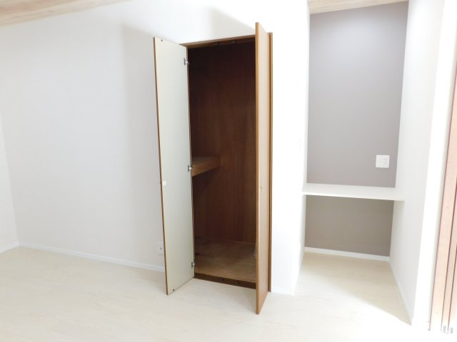 名古屋市中村区沖田町の中古一戸建の居間・リビング|◇リビング◇　　作業やお子様の勉強スペースなどに利用できるカウンター付き♪　