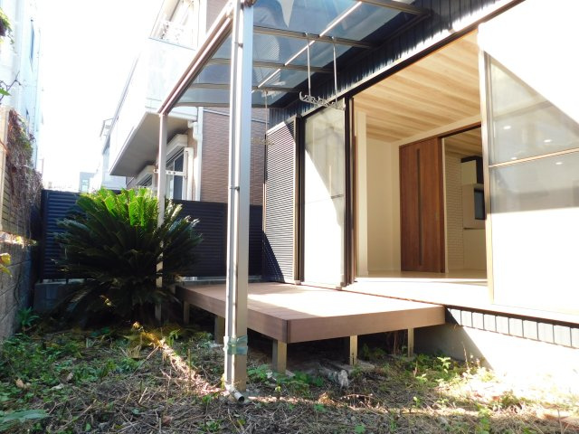 名古屋市中村区沖田町の中古一戸建の庭|◇庭◇　　ウッドデッキ付きの庭♪