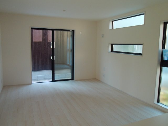 川越市大仙波　4LDK+カースペース2台付き　新築戸建ての居間・リビング