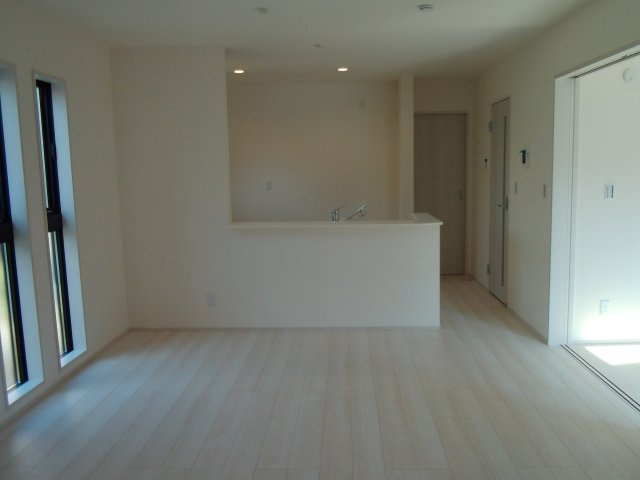 川越市大仙波　4LDK+カースペース2台付き　新築戸建ての居間・リビング