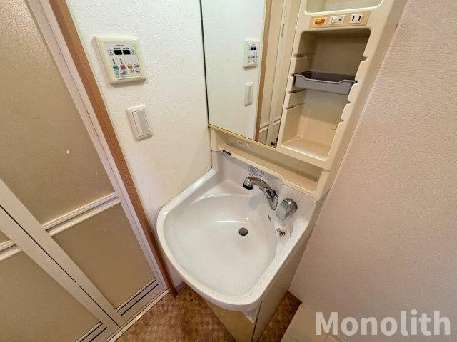 リアライズ深井駅前の洗面所