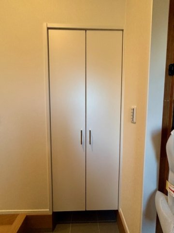 久留米市善導寺町飯田　9号地の収納|玄関の収納スペース、ゴルフバックも大丈夫♪