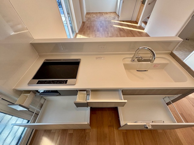 久留米市善導寺町飯田　9号地のキッチン|収納たっぷりシステムキッチン