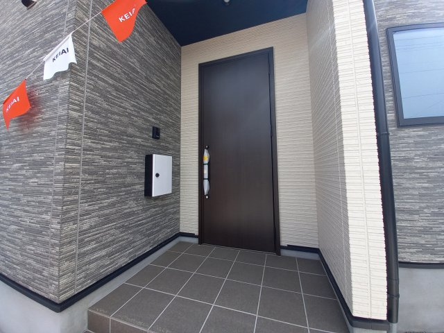 【いわき市平中神谷1期　1号棟】　家族が喜ぶ新生活」始めてみませんか？の玄関|同施工　
一緒に理想の住まいを見つけましょう！（＾＾）
お住まいの相談だけでなく、地域の事についても是非お気軽に尋ねてください！
お問い合わせは不動産プラスまで☆

