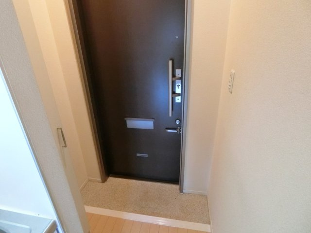 リラテラス東中野の玄関