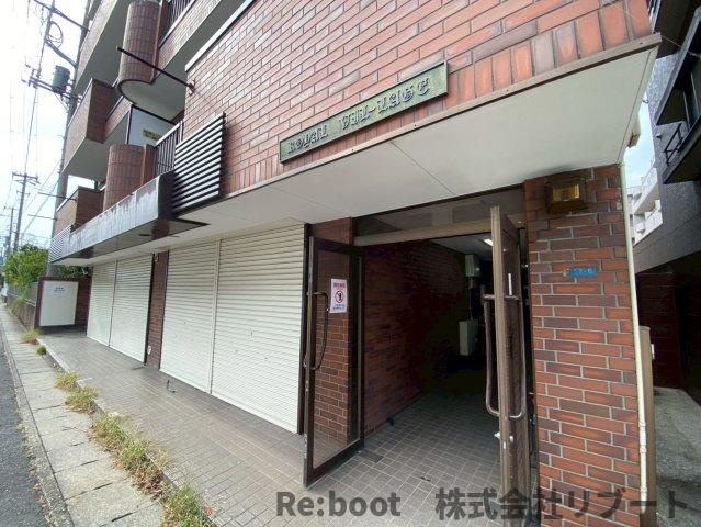 ロイヤルビレッジのエントランス
