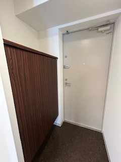 セレニテ江坂四番館の玄関|落ち着いた玄関です