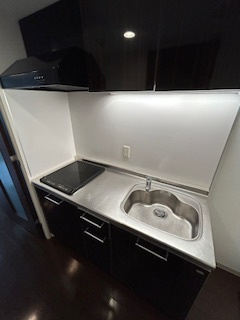 セレニテ江坂四番館のキッチン|コンパクトなキッチンで掃除もラクラク