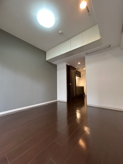 セレニテ江坂四番館の居間・リビング|ゆったりとした居間です