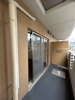 セレニテ江坂四番館のバルコニー|バルコニーからの眺めを楽しみながら食事をしませんか