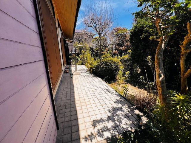 荒木町白口貸家のバルコニー|暖かな日差しのふりそそぐバルコニー