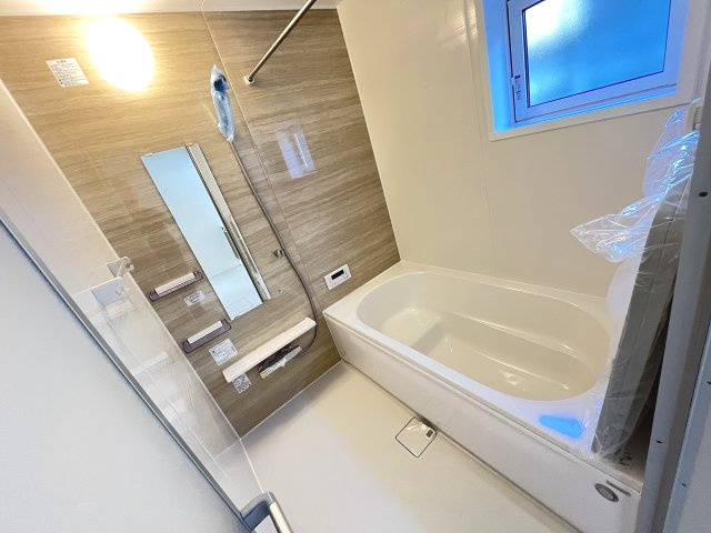 【内装】 | 福岡市東区高美台1丁目第1　2号棟（全2棟）【仲介手数料無料・0円】 | 施工例。浴室です。施工例は完成時と異なる場合があります。