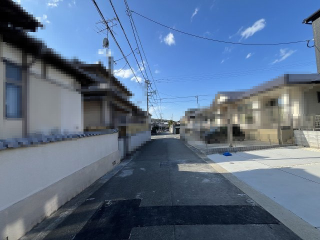 【その他】 | 福岡市東区高美台1丁目第1　2号棟（全2棟）【仲介手数料無料・0円】 | 現地写真。前面道路です。