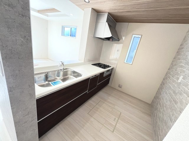 【キッチン】 | 福岡市東区高美台1丁目第1　2号棟（全2棟）【仲介手数料無料・0円】 | 施工例。施工例は完成時と異なる場合があります。
