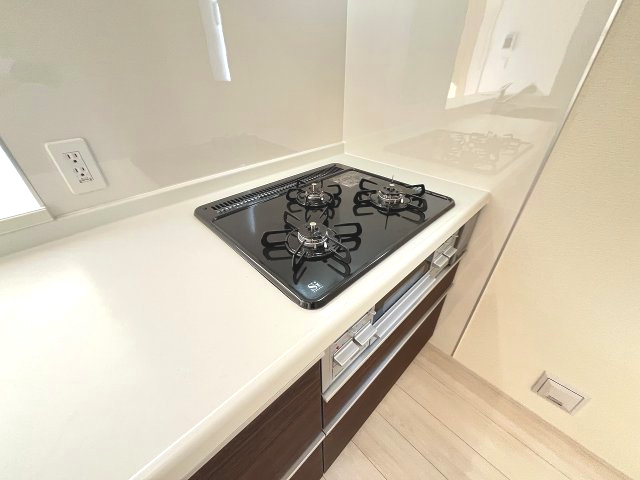 【キッチン】 | 福岡市東区高美台1丁目第1　2号棟（全2棟）【仲介手数料無料・0円】 | 施工例。施工例は完成時と異なる場合があります。