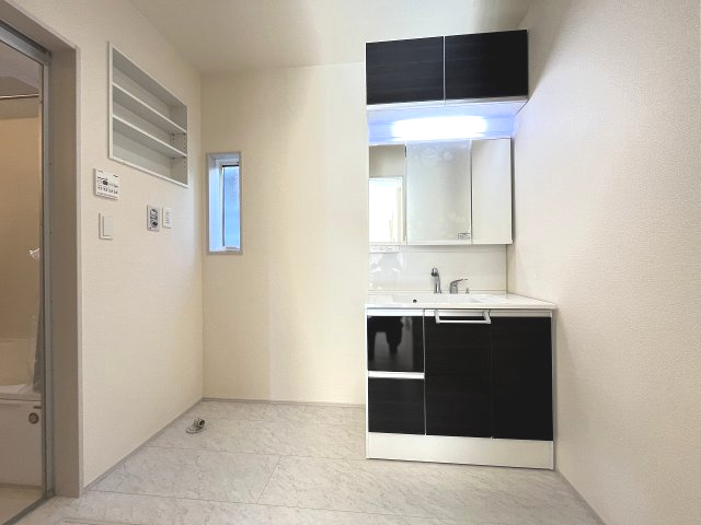 【洗面所】 | 福岡市東区高美台1丁目第1　2号棟（全2棟）【仲介手数料無料・0円】 | 施工例。施工例は完成時と異なる場合があります。