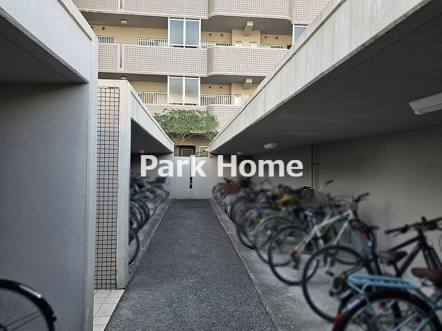 サーパス北本町の駐輪場