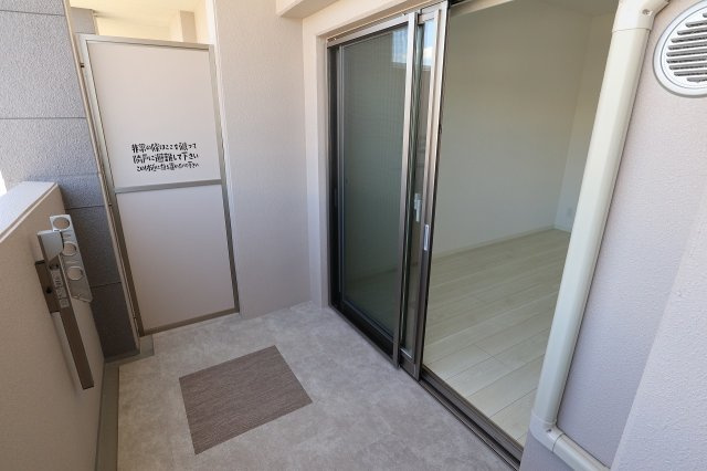 サヴォイヴァンヴェール　4階のバルコニー|別号室のものになります。現状優先。