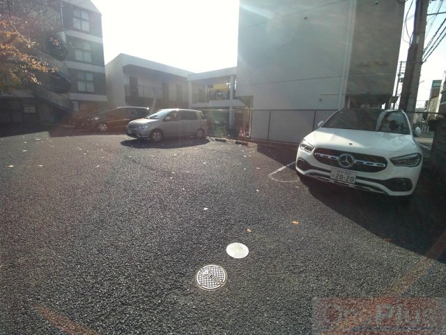 グランペール六甲の駐車場