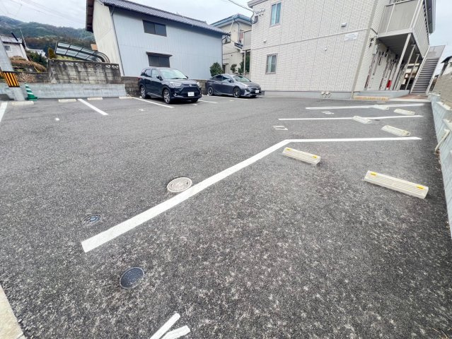 メゾンシュクレの駐車場|広い駐車場です