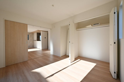 【和室】 | 大泉町寄木戸7期5棟 グラファーレ　4号棟 | 和室は居室としてはもちろんお子様の遊び場としてもピッタリです♪