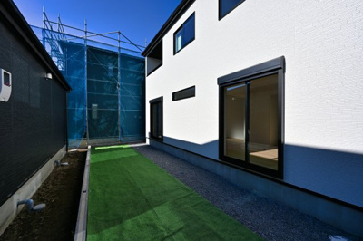 【庭】 | 大泉町寄木戸7期5棟 グラファーレ　4号棟 | 広いお庭でBBQやガーデニング、ドッグランなど夢が広がりますね♪