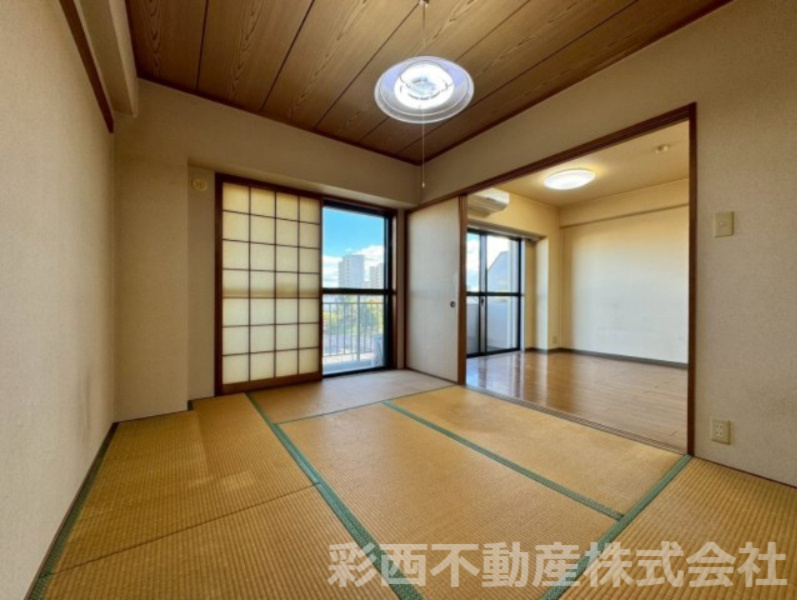 朝日パリオ狭山の和室|リビング横の和室は仕切れば和室、開ければ広々リビング。家族のライフスタイルにあわせて柔軟に使える間取りです。
