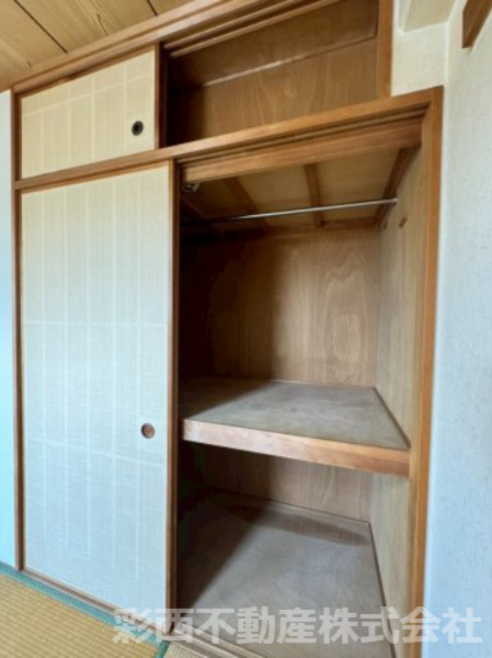 朝日パリオ狭山の収納|布団や季節物もすっきり収納できる押入れ付き♪収納力が高く、居室を広く使える実用的なスペースです。
