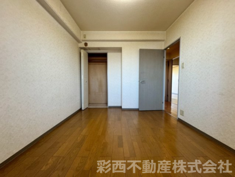 朝日パリオ狭山の洋室