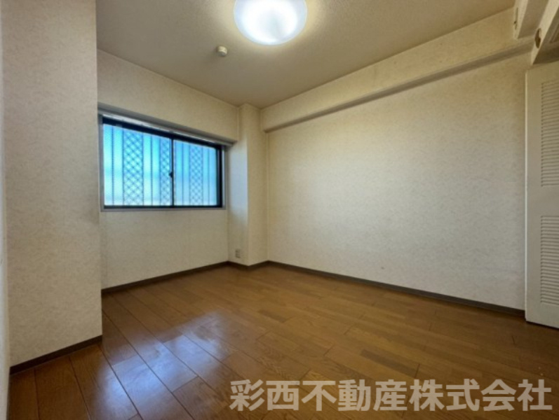 朝日パリオ狭山の洋室