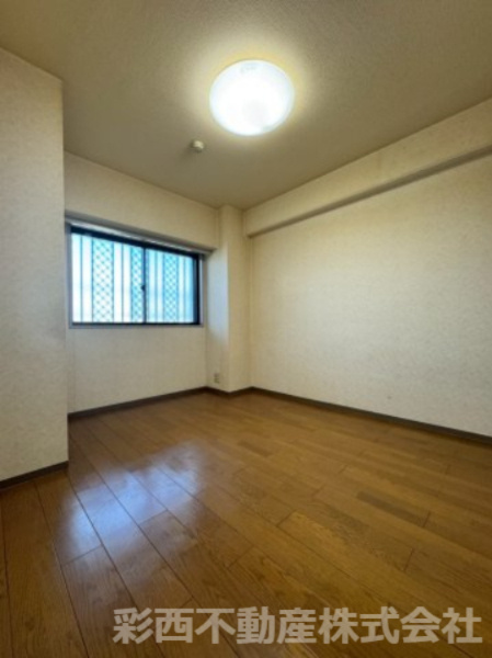 朝日パリオ狭山の洋室