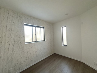 【洋室】 | 針中野３丁目　新築一戸建 | スーパーマーケットＫＩＮＳＨＯまで徒歩３分！ファミリーマートまで徒歩３分！ディスカウントドラッグコスモスまで徒歩４分！カナートモールまで徒歩１２分！お買い物に便利な立地ですね♪