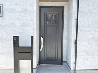 【玄関】 | 針中野３丁目　新築一戸建 | 玄関にシューズボックスありますよ！玄関周りもスッキリ片付きますね♪